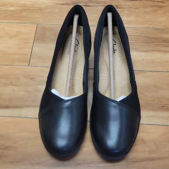 Clarks Suttyn Walk Size 9.5M Women's Black Slip-On Wedge Loafers NEW - Picture 3 of 16